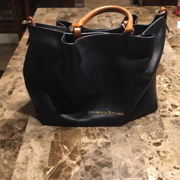 Dooney & Bourke Handbags - Dooney & Burke City Large Barlow bag